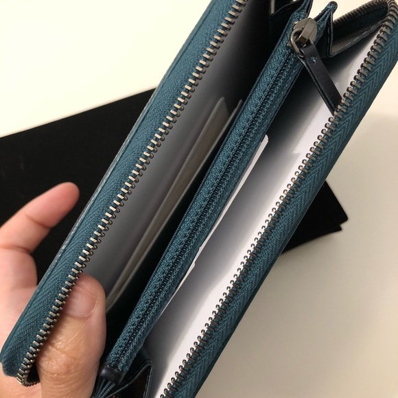 Chanel Filigree Zippy Wallet - Picture 3 of 3